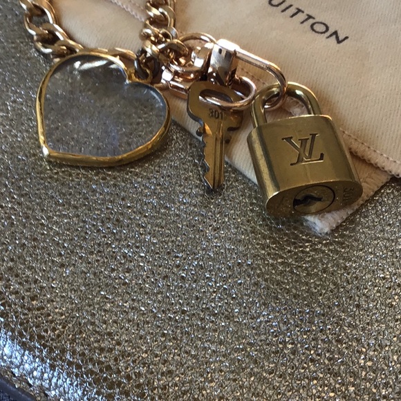 Small chain with Marino glass heart charm& lv lock and key - Picture 3 of 7